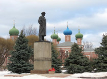 tihvin_pamyatnik_02