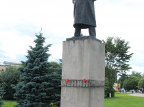 tihvin_pamyatnik_04