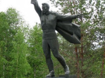 tihvin_pamyatnik_08