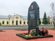 tihvin_pamyatnik_09