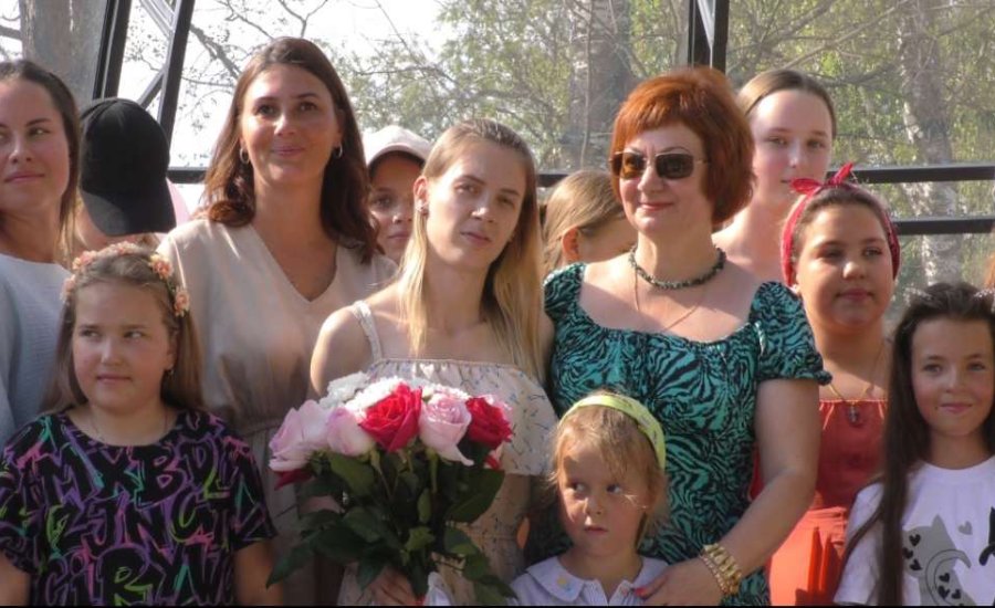 Флешмоб женственности в Тихвине