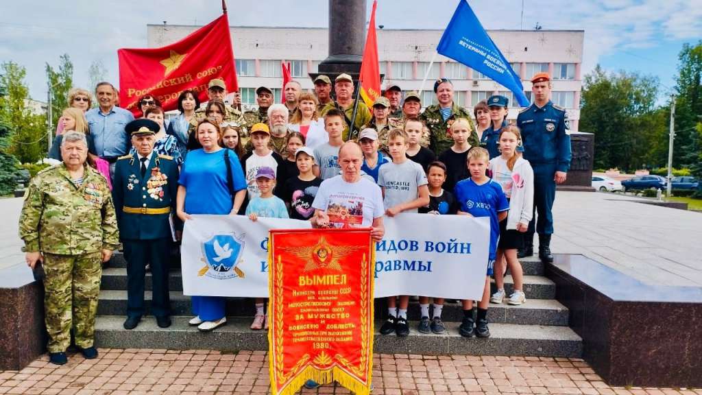 Марш памяти «Дорогами Героев» посетил Тихвин