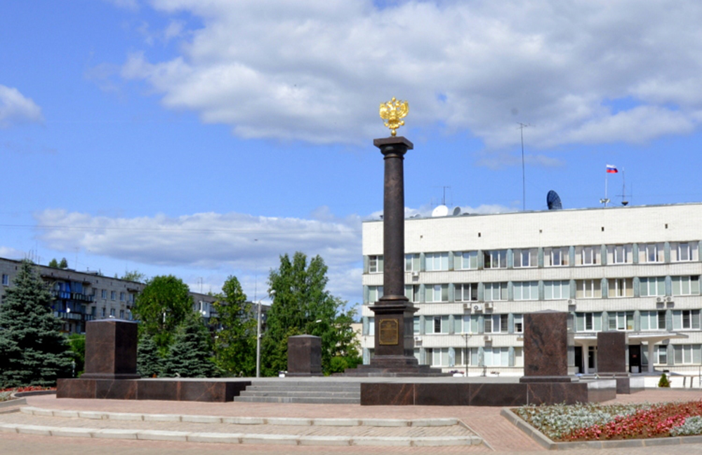 Воинскую славу Ленобласти увековечили в барельефах