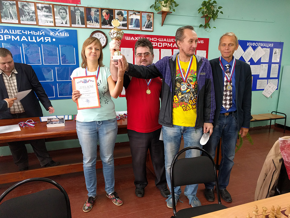В Тихвине состязались ветераны-шахматисты